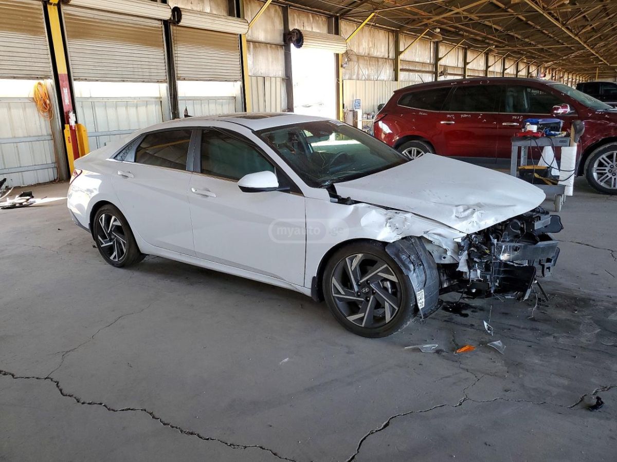 Hyundai Elantra - фото 4