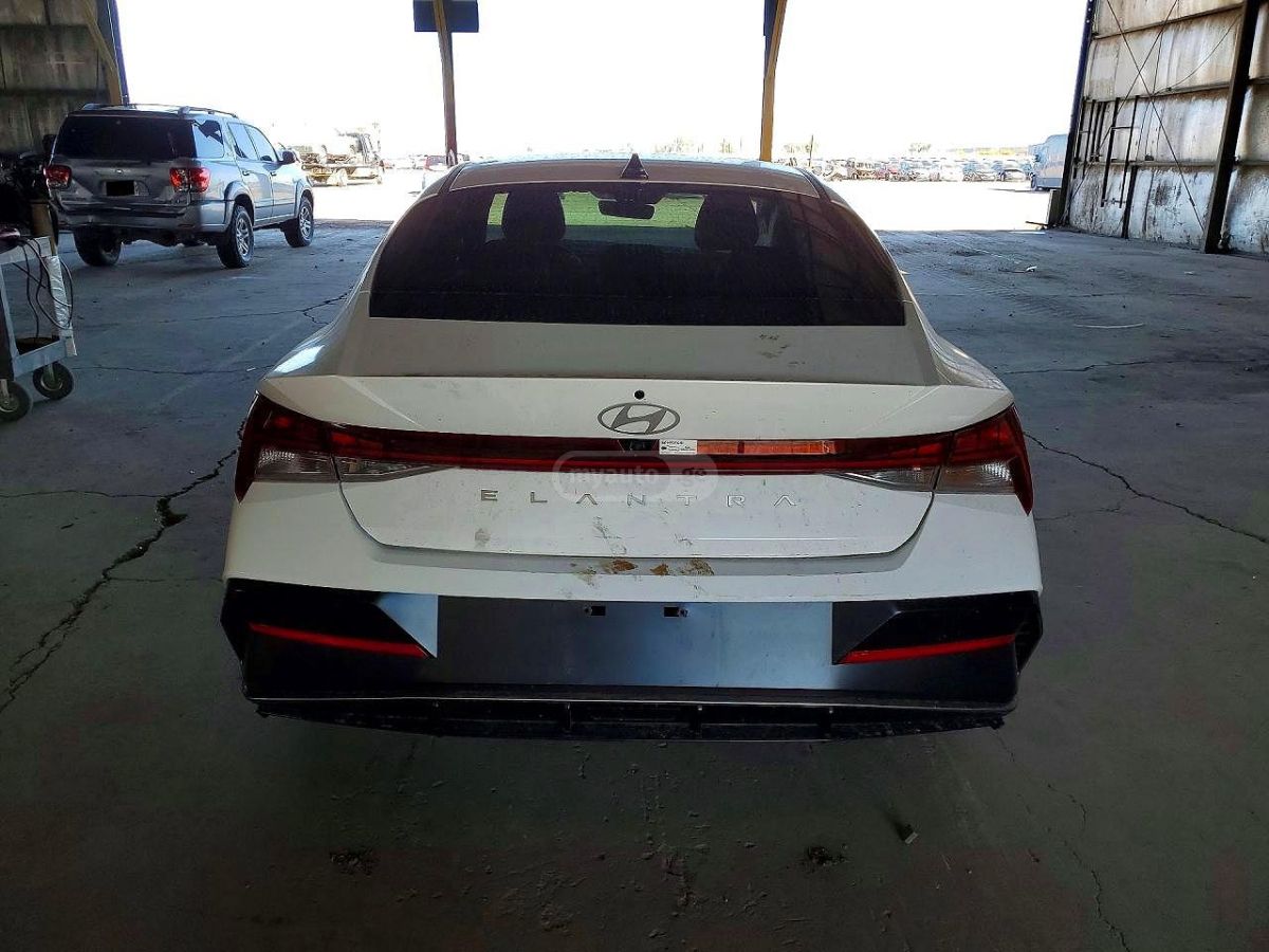 Hyundai Elantra - фото 6