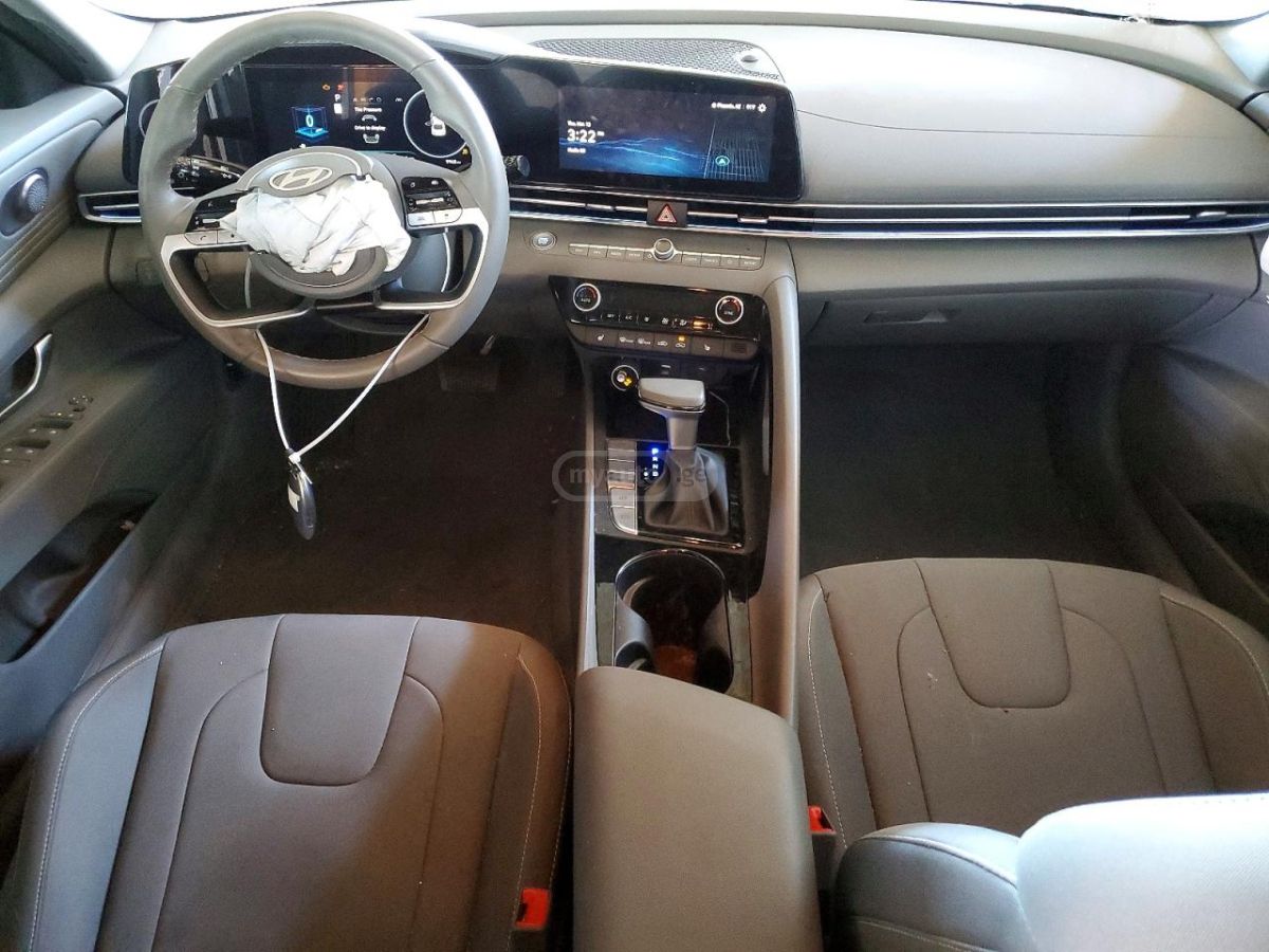 Hyundai Elantra - фото 8