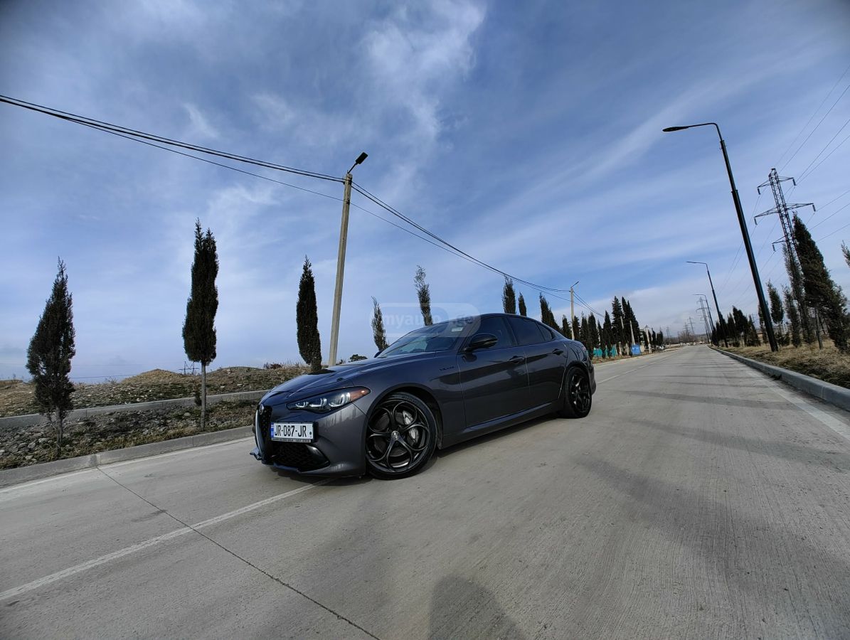 Alfa Romeo Giulia VELOCE 2024 — миниатюра 1