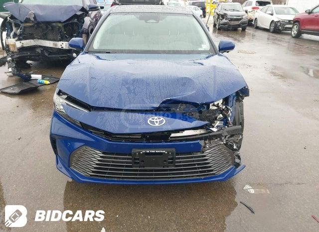 Toyota Camry - фото 1