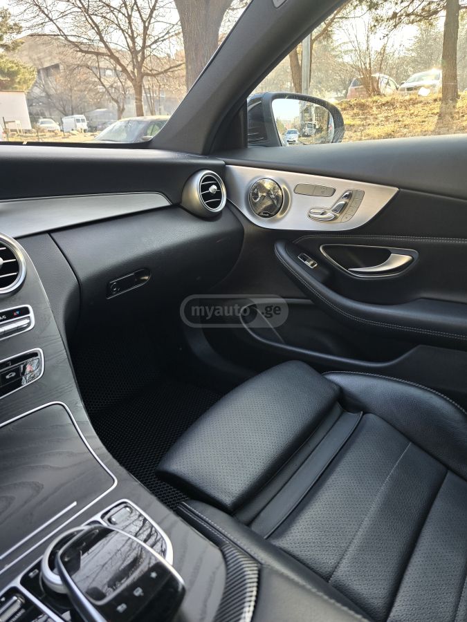 Mercedes-Benz C 300 - фото 8