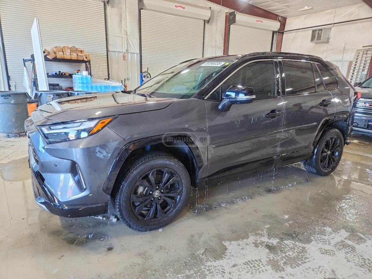 Toyota RAV 4 - фото 1