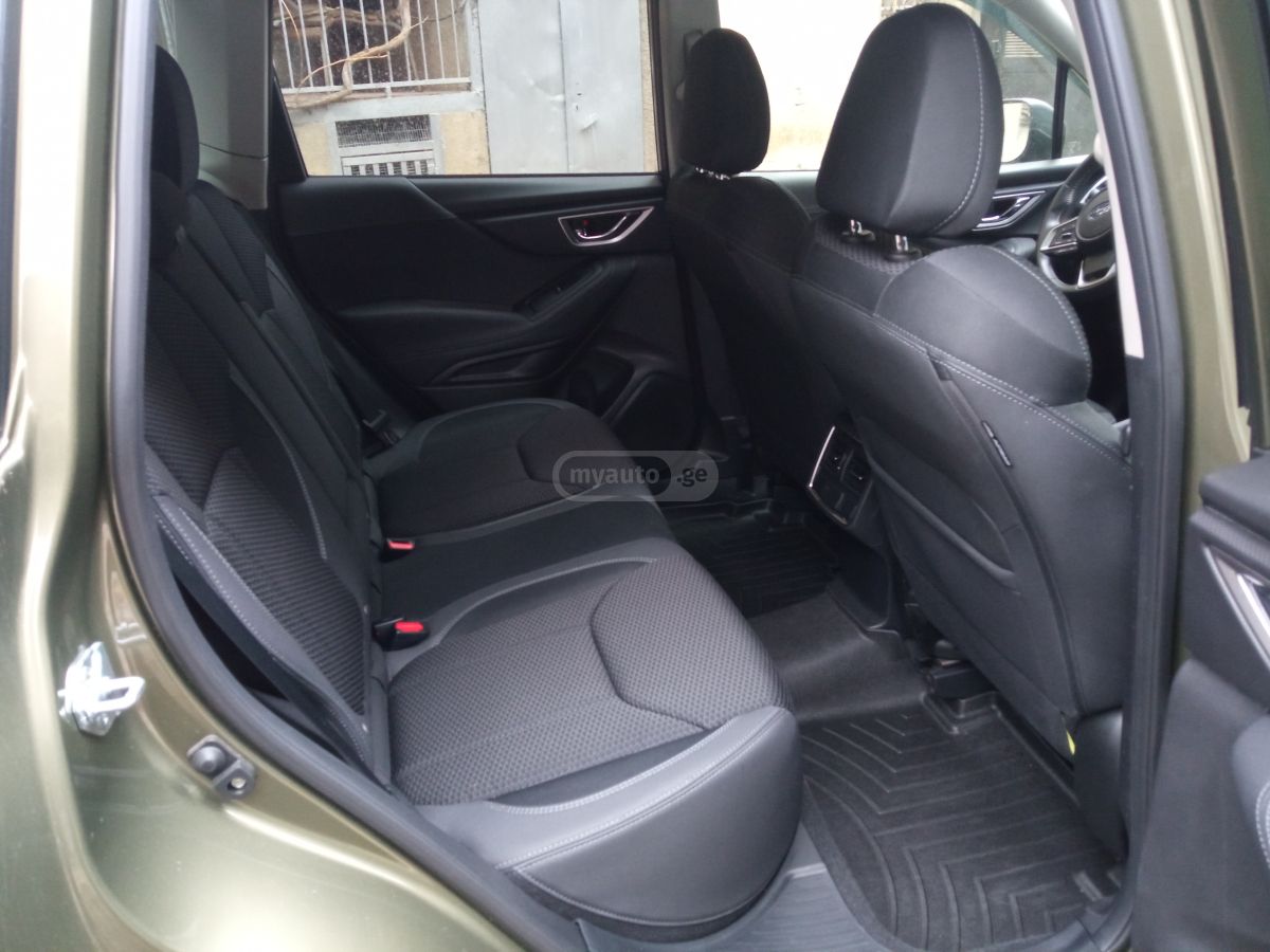 Subaru Premium 4dr All-Wheel Drive CV — миниатюра 11