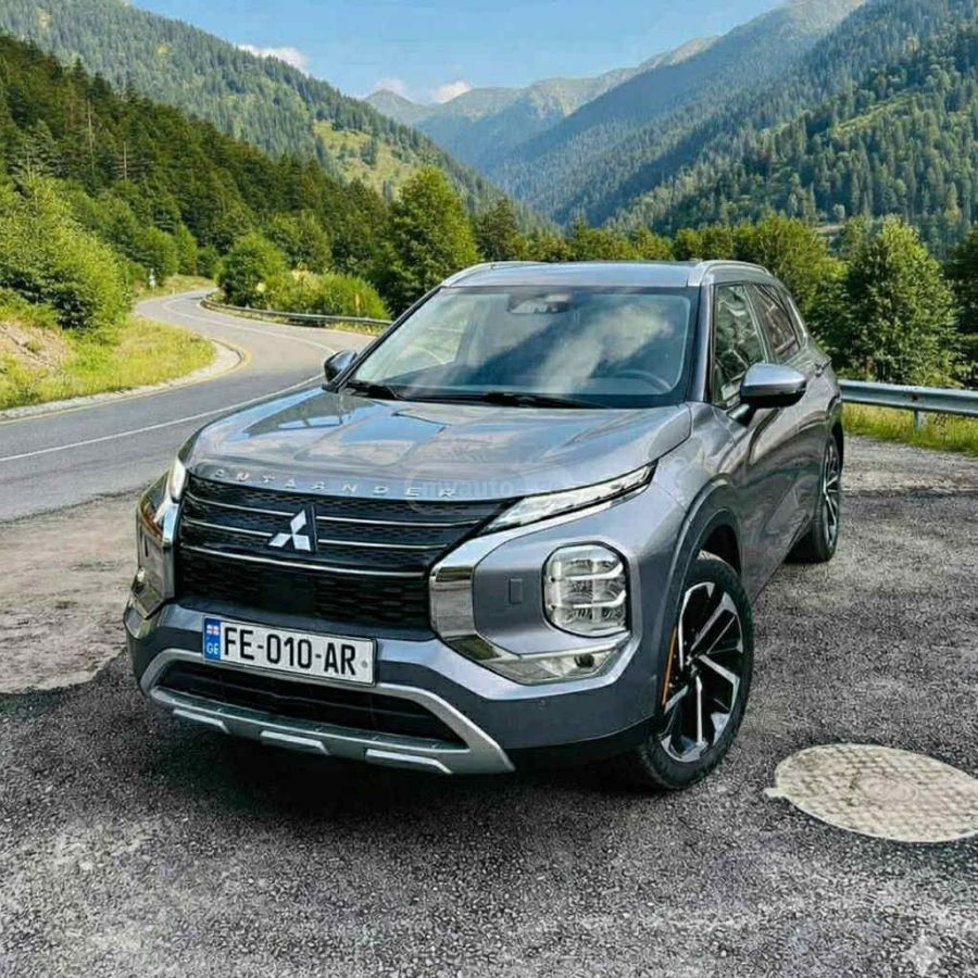 Mitsubishi Outlander - фото 1