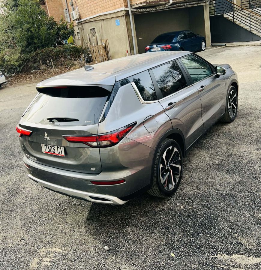 Mitsubishi Outlander - фото 5