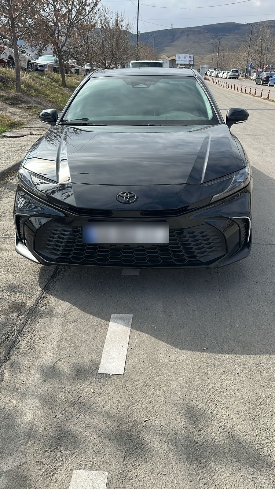 Toyota Camry - фото 1