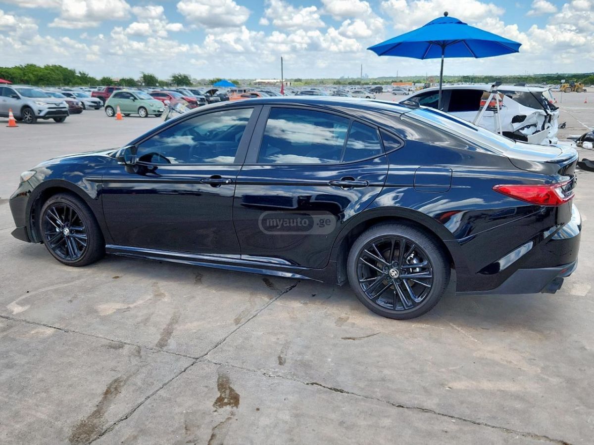 Toyota Camry - фото 3