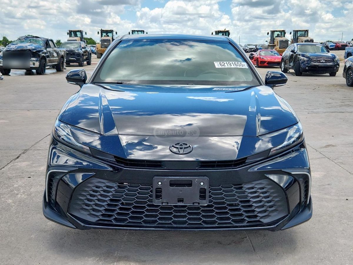 Toyota Camry - фото 6