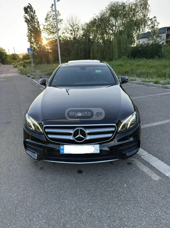 نمای دیگر Mercedes-Benz 2017