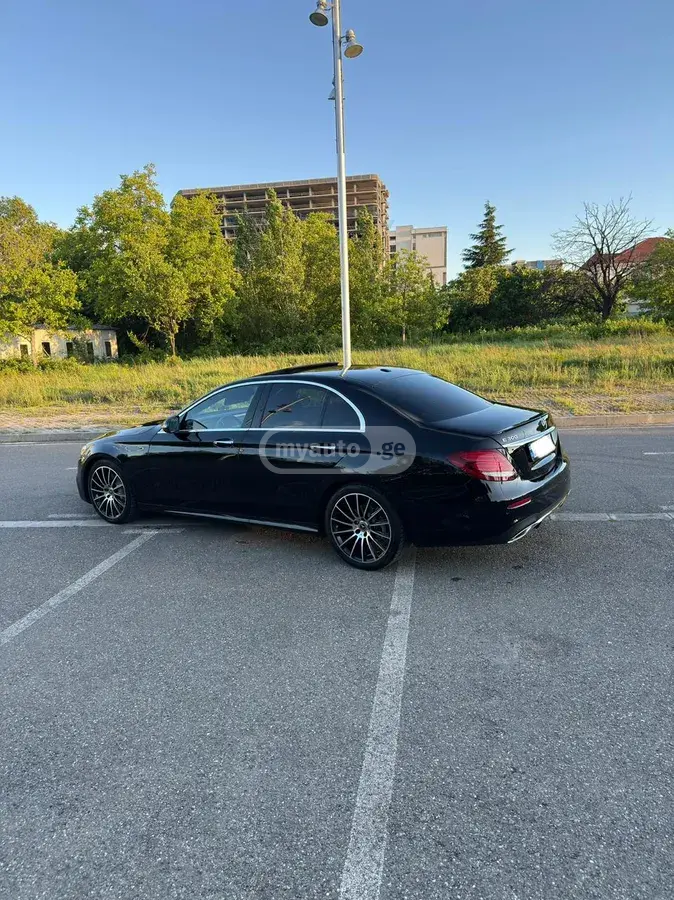 نمای دیگر Mercedes-Benz 2017