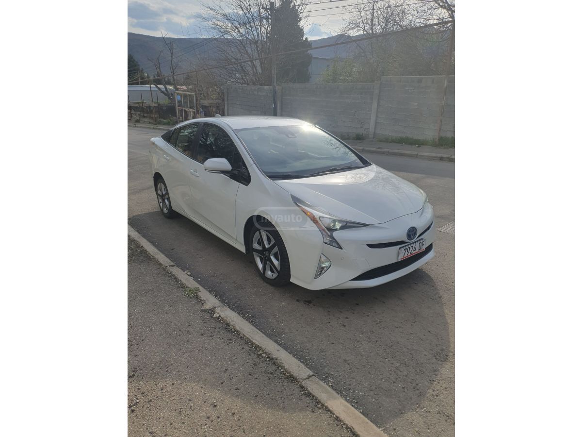 Toyota Prius - фото 1