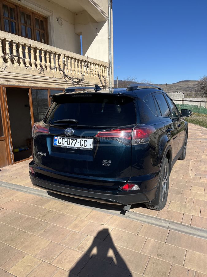 Toyota RAV 4 - фото 1