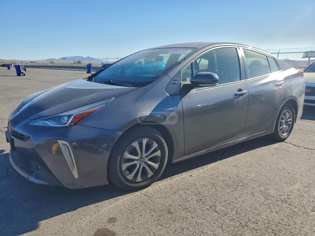 Toyota Prius - фото 1