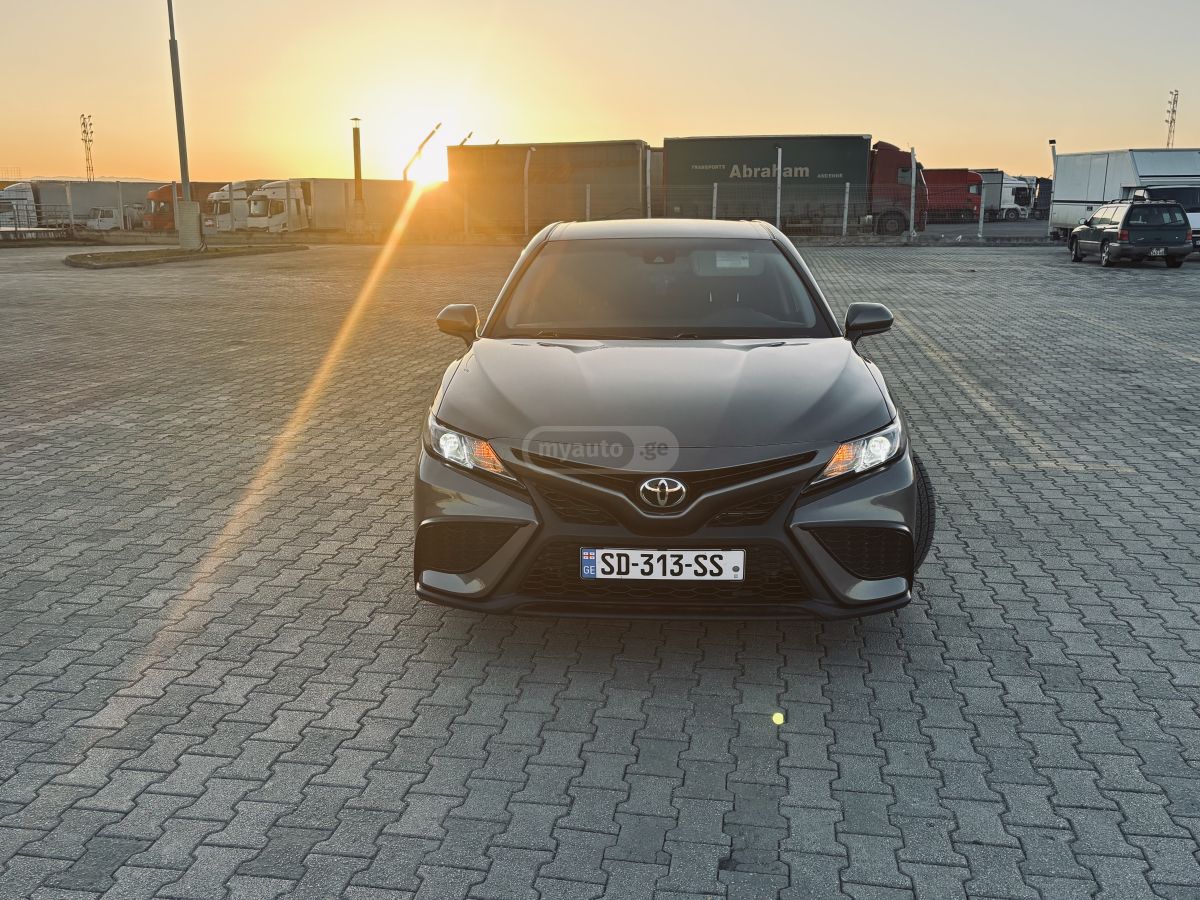 Toyota Camry - фото 2