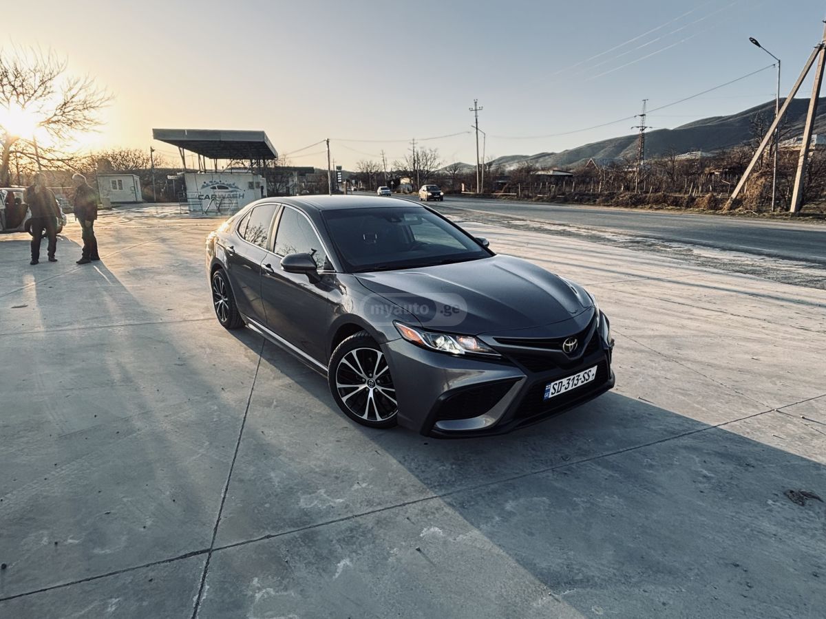 Toyota Camry - фото 3