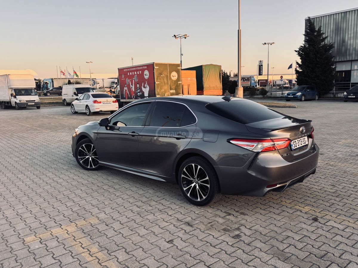 Toyota Camry - фото 5