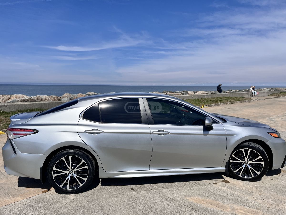 Toyota Camry - фото 5