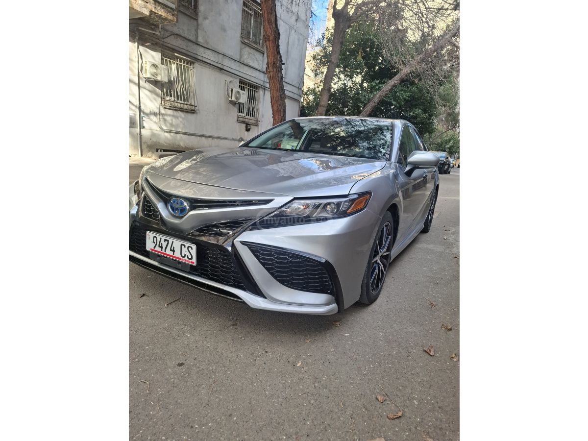 Toyota Camry - фото 1