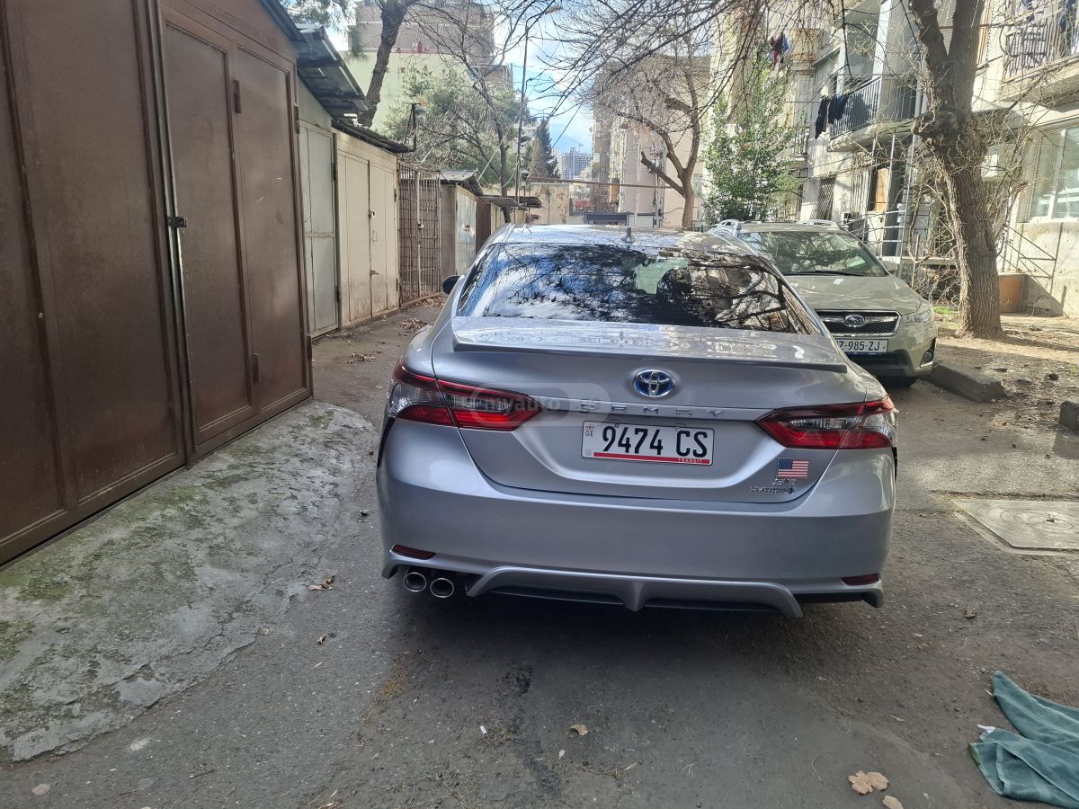 Toyota Camry - фото 2