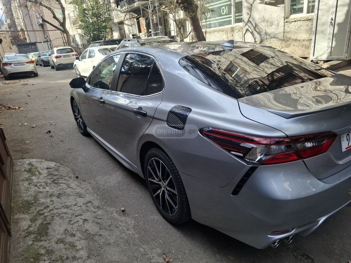 Toyota Camry - фото 3