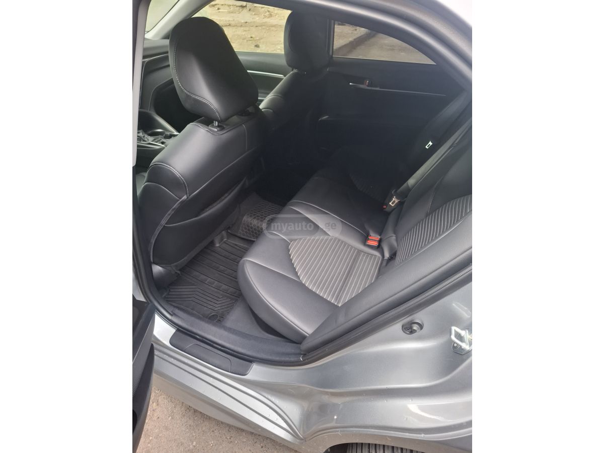 Toyota Camry - фото 4