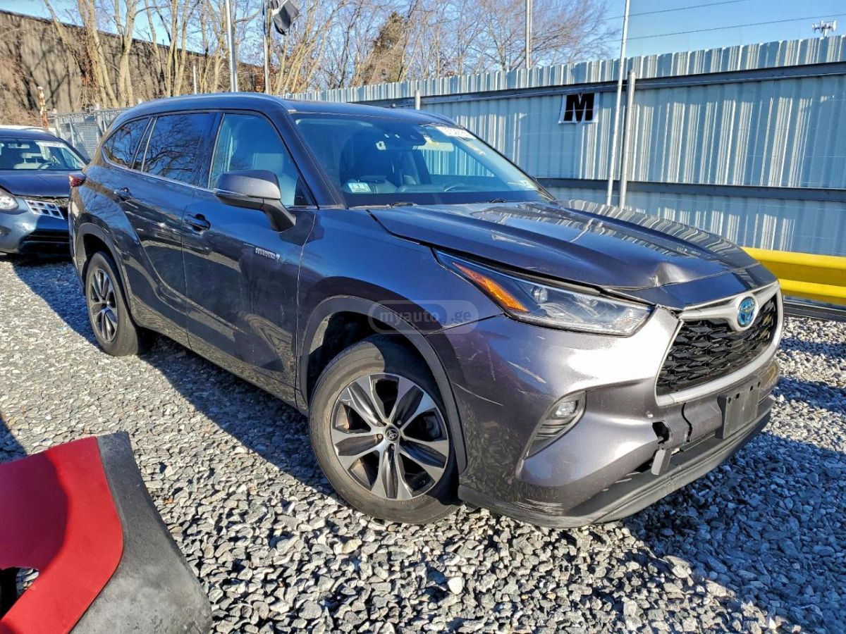 Toyota Highlander - фото 1