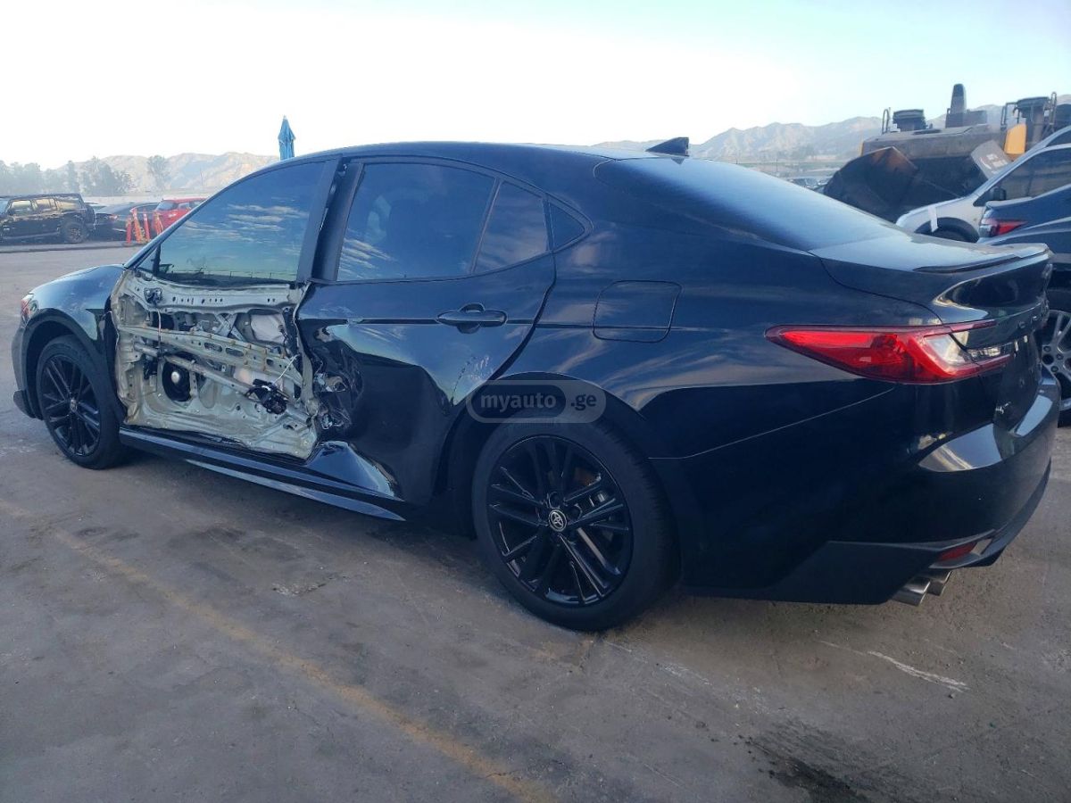 Toyota Camry - фото 4