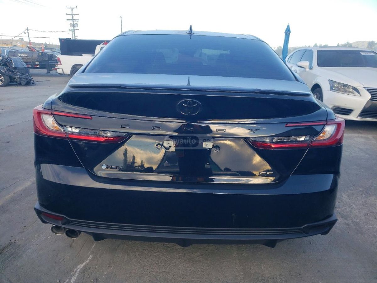 Toyota Camry - фото 6