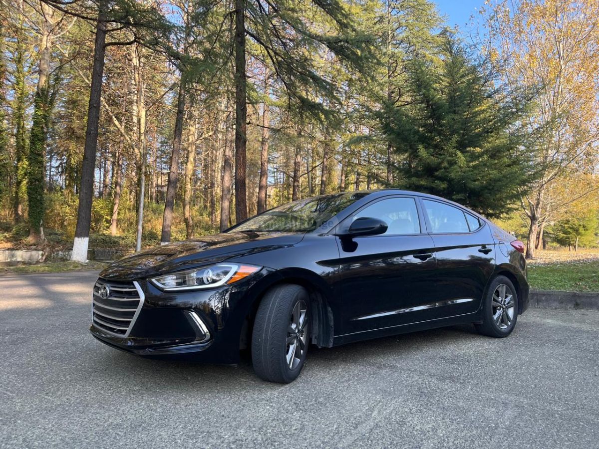 Hyundai Elantra - фото 1