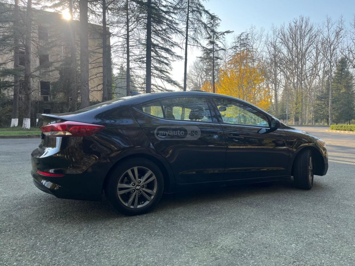 Hyundai Elantra - фото 2