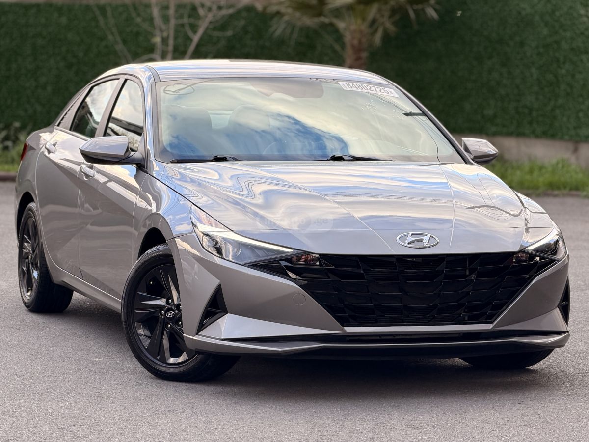 Hyundai Elantra - фото 1