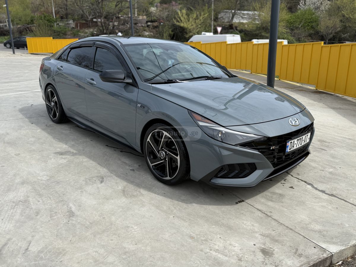 Hyundai Elantra - фото 1