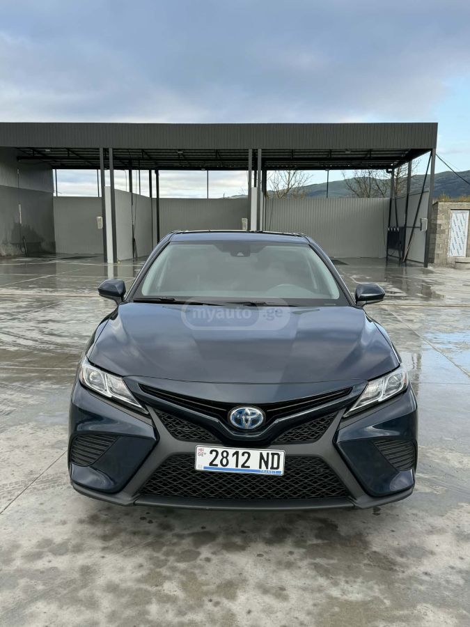 Toyota Camry - фото 1