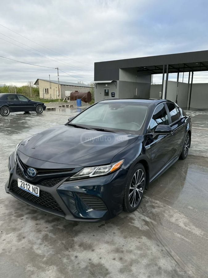 Toyota Camry - фото 2