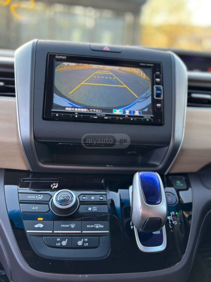 Honda Freed - фото 4