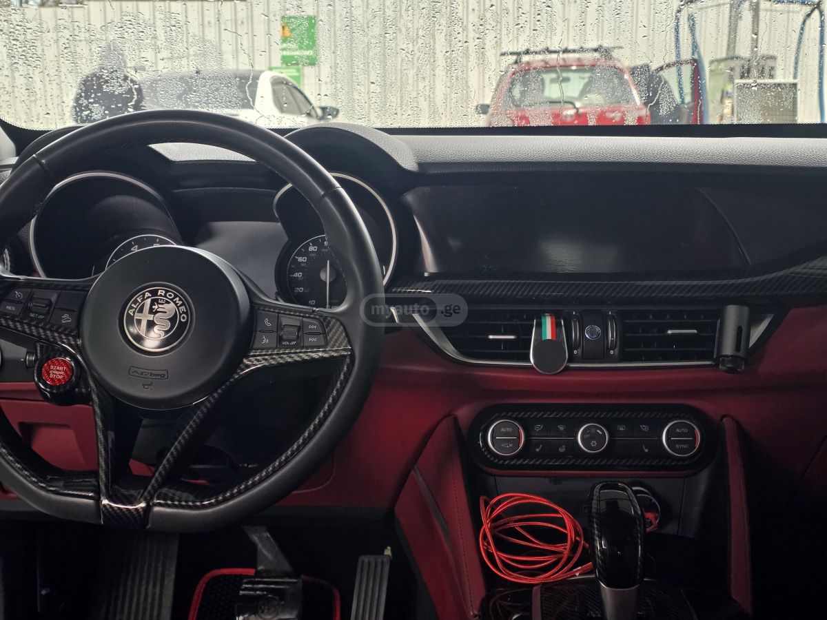 Alfa Romeo Stelvio - фото 10