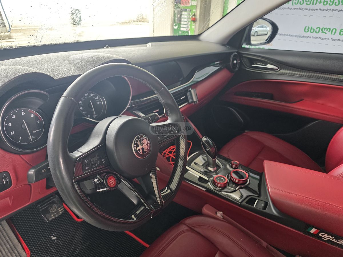 Alfa Romeo Stelvio - фото 13