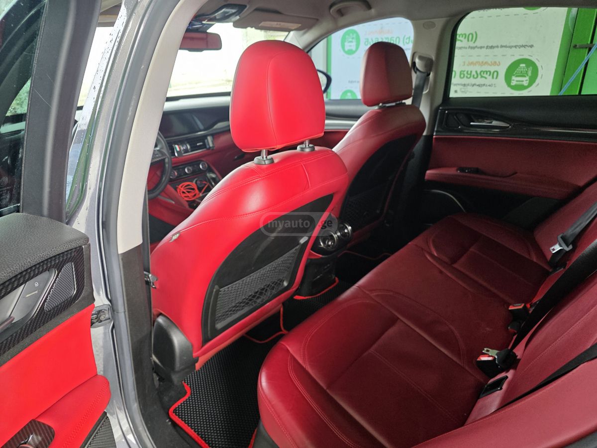 Alfa Romeo Stelvio - фото 14