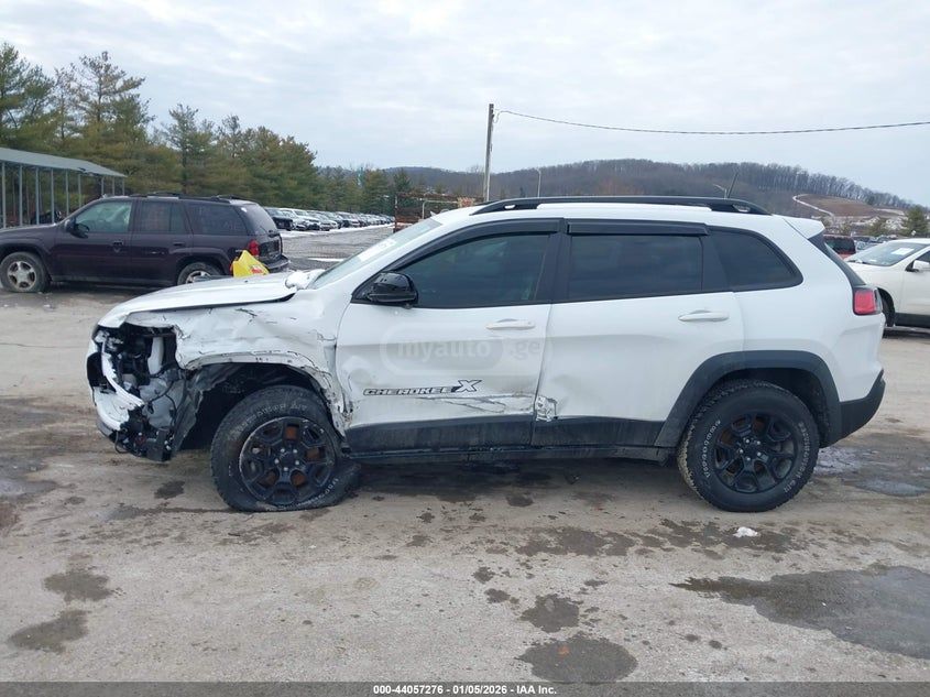 Jeep X 4dr 4x4 Automatic — миниатюра 14