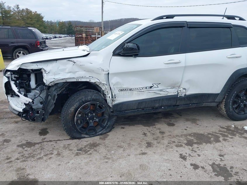 Jeep X 4dr 4x4 Automatic — миниатюра 6