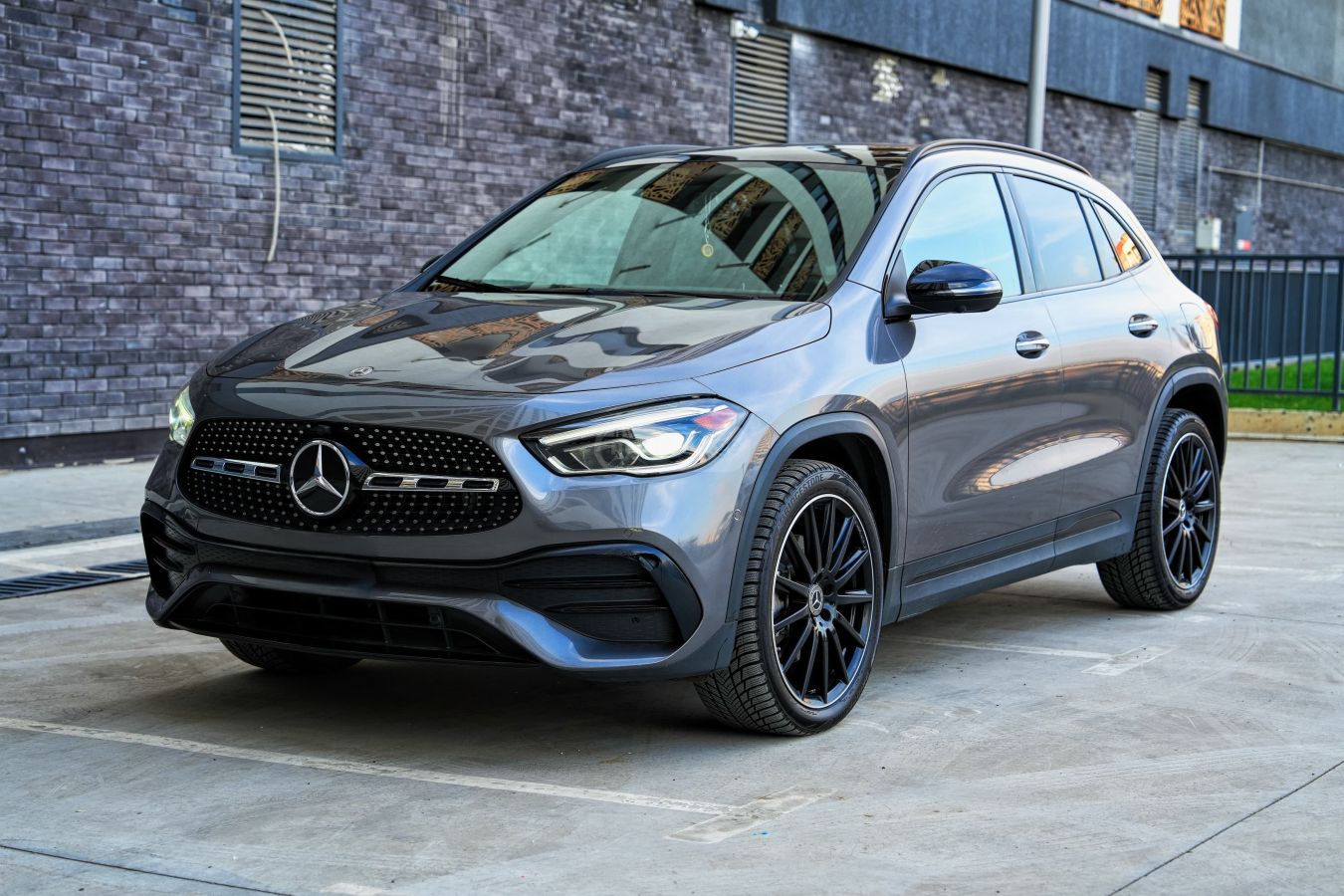 Mercedes-Benz  — миниатюра 1