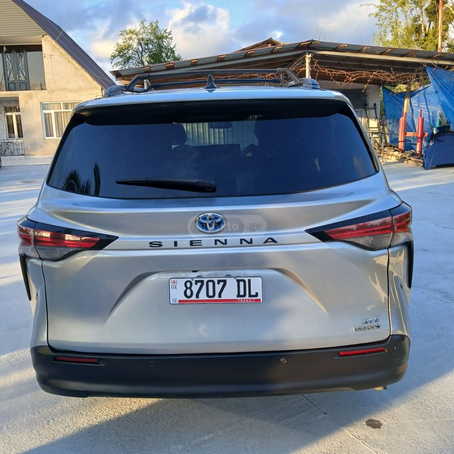 Toyota Sienna - фото 6