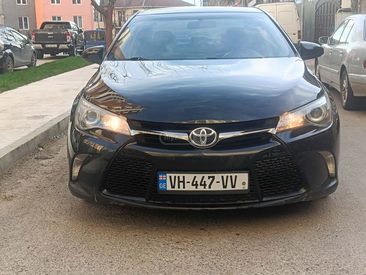 Toyota Camry - фото 2