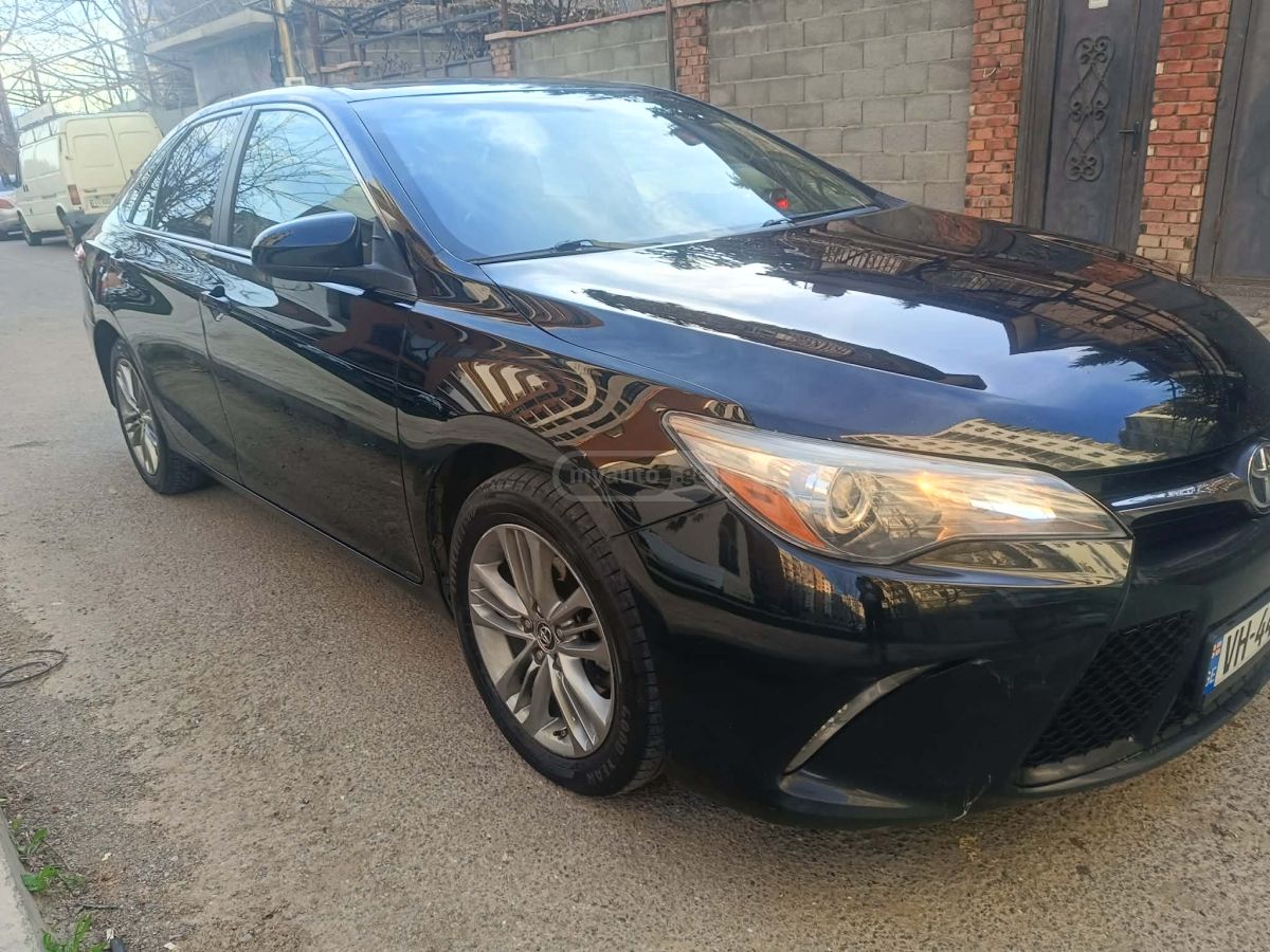 Toyota Camry - фото 3