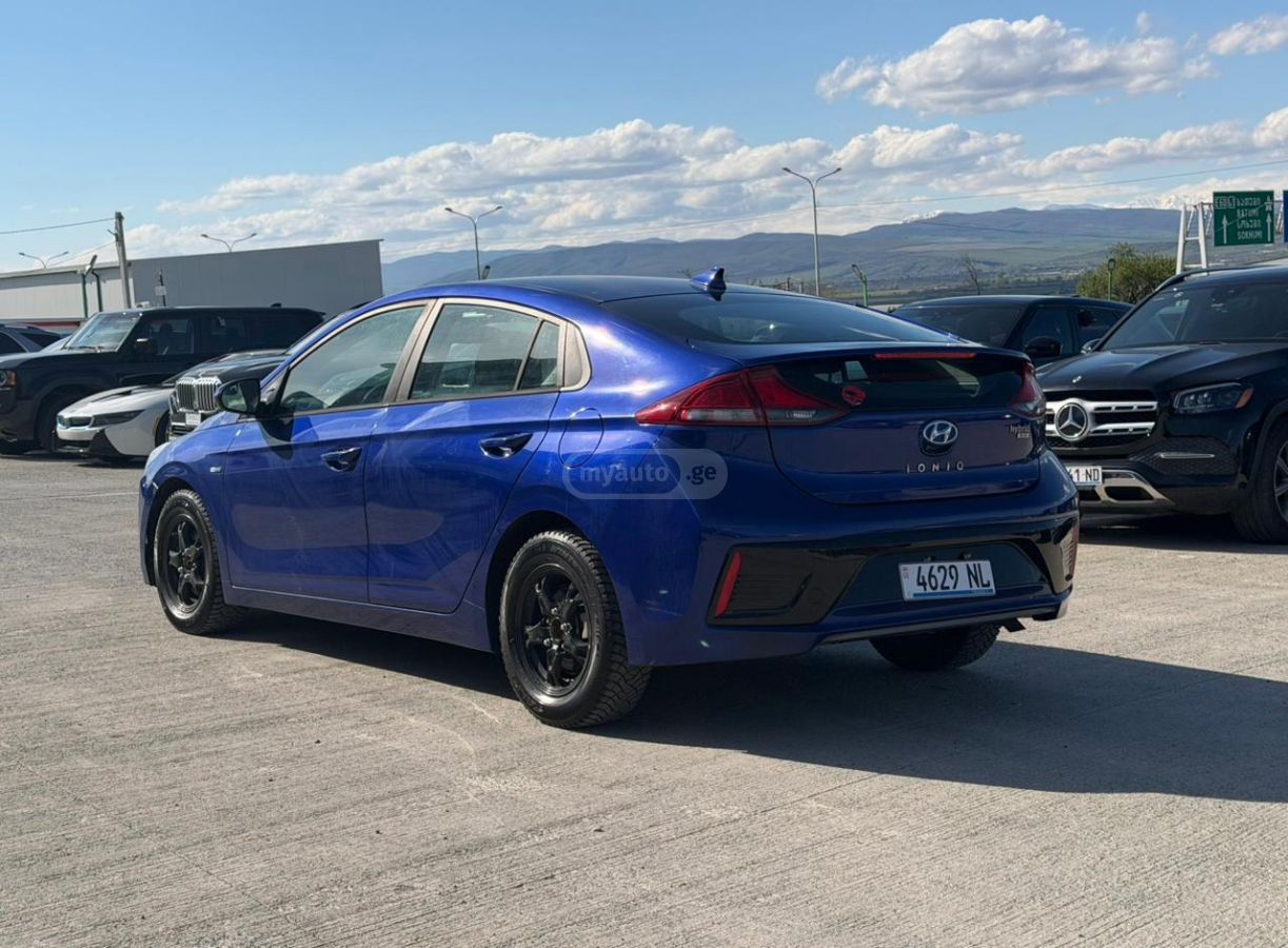 Hyundai Ioniq - фото 4