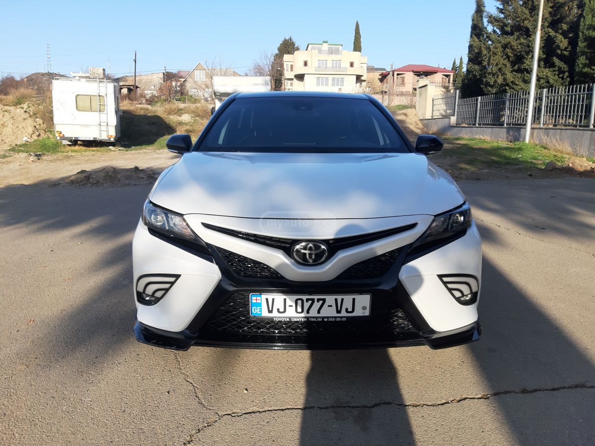 Toyota Camry - фото 2