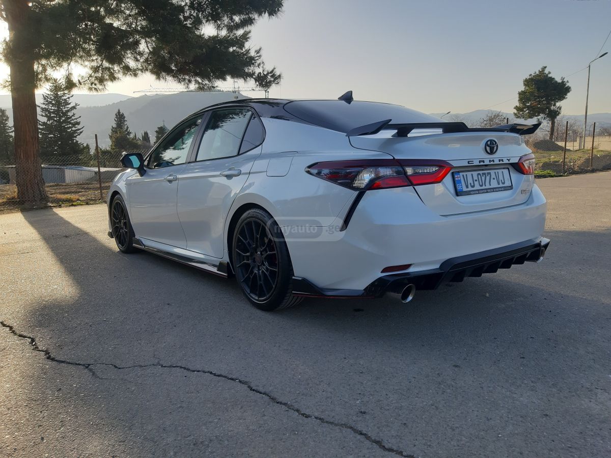 Toyota Camry - фото 4