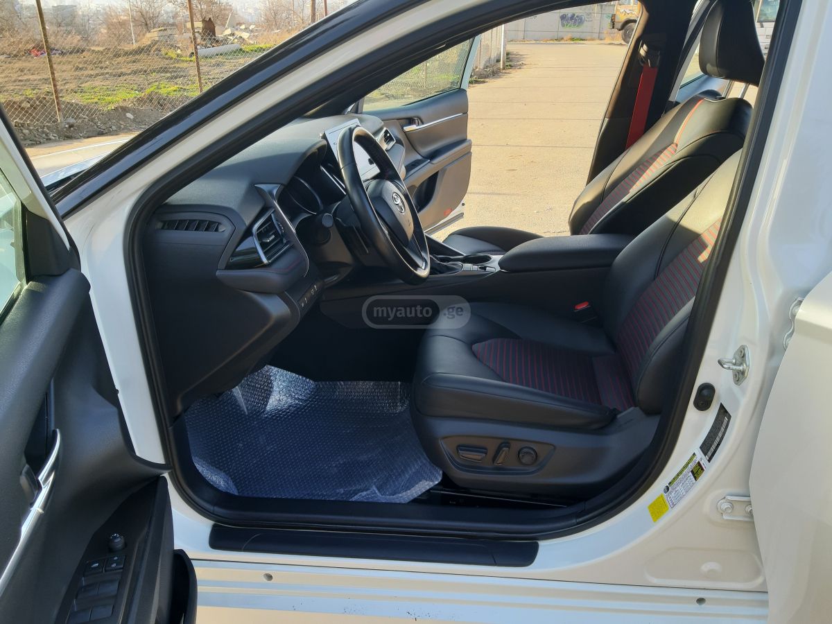 Toyota Camry - фото 8