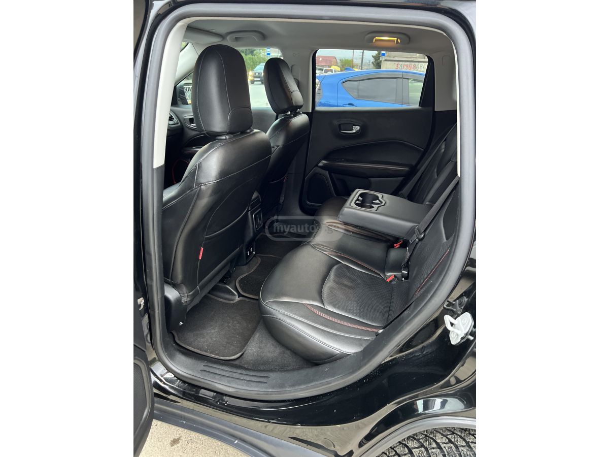Jeep Compass - фото 12